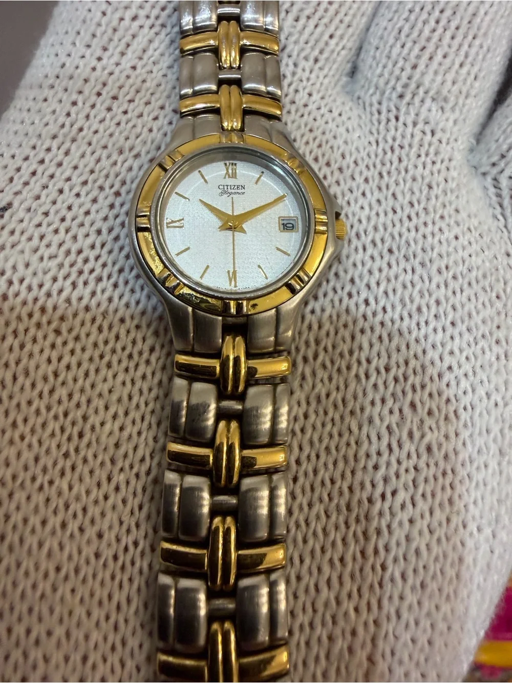 Vintage Citizen Elegance Women's Two-Tone Watch Textured Dial Date 6010-H04538